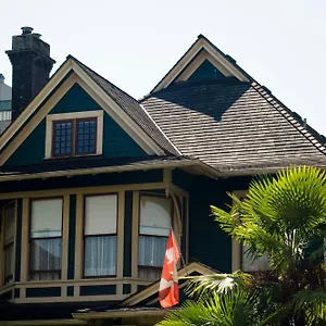 4* Bed & Breakfast O Canada House